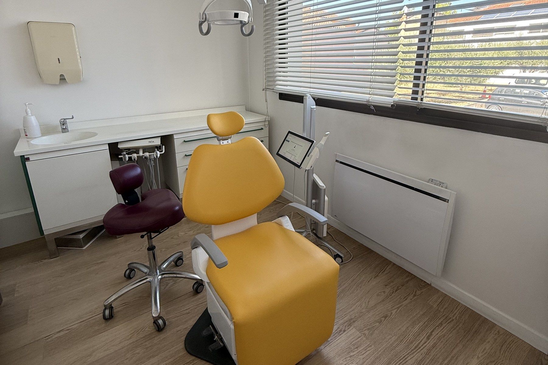 Salle de soins du cabinet d'orthodontie du Dr Ropars à Toulouse
